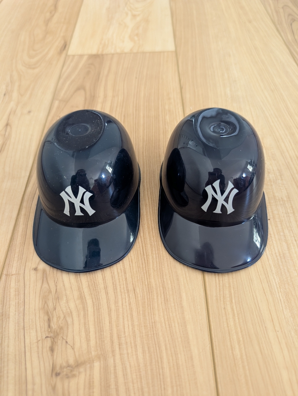 New York Yankees Mini Helmet plastic hat decoration x 2 (or bowl)
